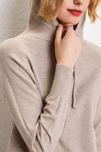 Lade das Bild in den Galerie-Viewer, Geschenkidee Weihnachten Wollsweater mit Kapuze