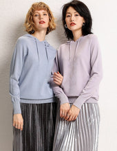 Lade das Bild in den Galerie-Viewer, Geschenkidee Weihnachten Wollsweater mit Kapuze