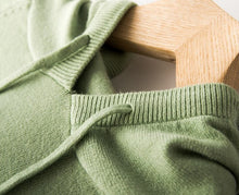 Lade das Bild in den Galerie-Viewer, Geschenkidee Weihnachten Wollsweater mit Kapuze