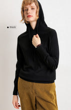 Lade das Bild in den Galerie-Viewer, Geschenkidee Weihnachten Wollsweater mit Kapuze