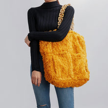 Lade das Bild in den Galerie-Viewer, Shoppingbag aus Fellimitat