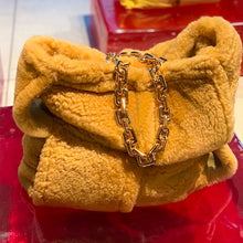 Lade das Bild in den Galerie-Viewer, Shoppingbag aus Fellimitat