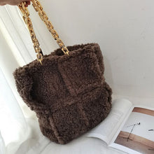 Lade das Bild in den Galerie-Viewer, Shoppingbag aus Fellimitat