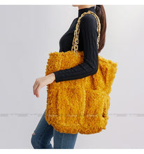 Lade das Bild in den Galerie-Viewer, Shoppingbag aus Fellimitat