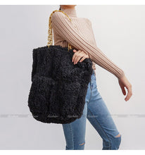 Lade das Bild in den Galerie-Viewer, Shoppingbag aus Fellimitat