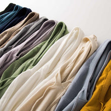 Lade das Bild in den Galerie-Viewer, Geschenkidee Weihnachten Wollsweater mit Kapuze