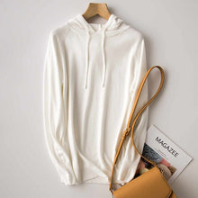 Lade das Bild in den Galerie-Viewer, Geschenkidee Weihnachten Wollsweater mit Kapuze