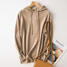 Lade das Bild in den Galerie-Viewer, Geschenkidee Weihnachten Wollsweater mit Kapuze