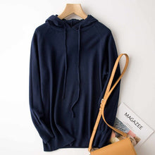 Lade das Bild in den Galerie-Viewer, Geschenkidee Weihnachten Wollsweater mit Kapuze