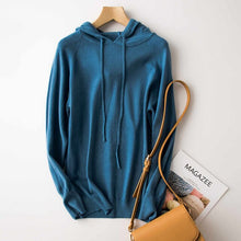 Lade das Bild in den Galerie-Viewer, Geschenkidee Weihnachten Wollsweater mit Kapuze