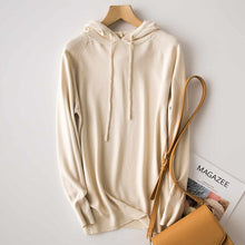 Lade das Bild in den Galerie-Viewer, Geschenkidee Weihnachten Wollsweater mit Kapuze