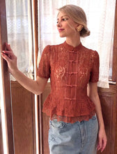 Load image into Gallery viewer, Spitzenshirt (Kopie)
