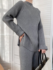 Pullover und Hose aus Strick