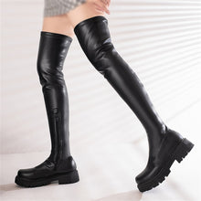 Lade das Bild in den Galerie-Viewer, Overknee Stiefel mit Plateau
